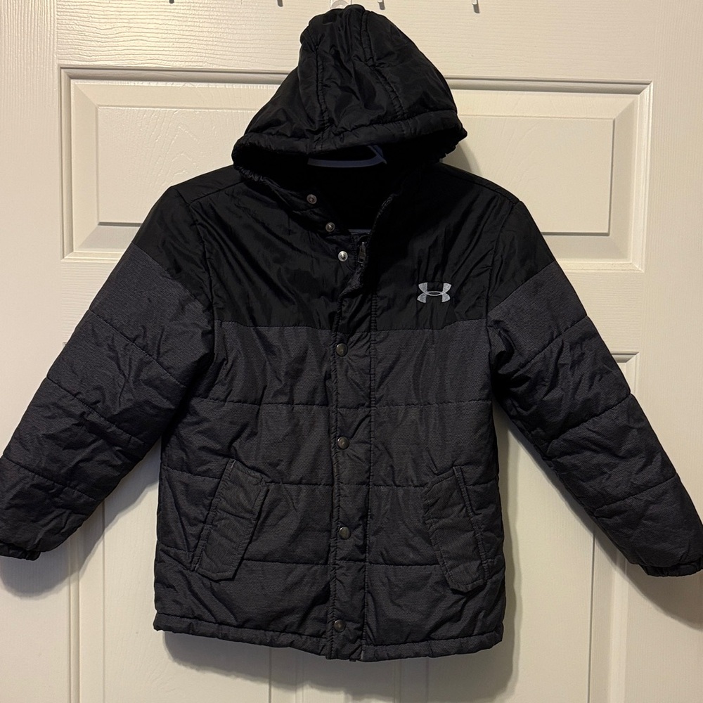 Under Armour Charcoal and Black Puffer Jacket size medium (missing tag)